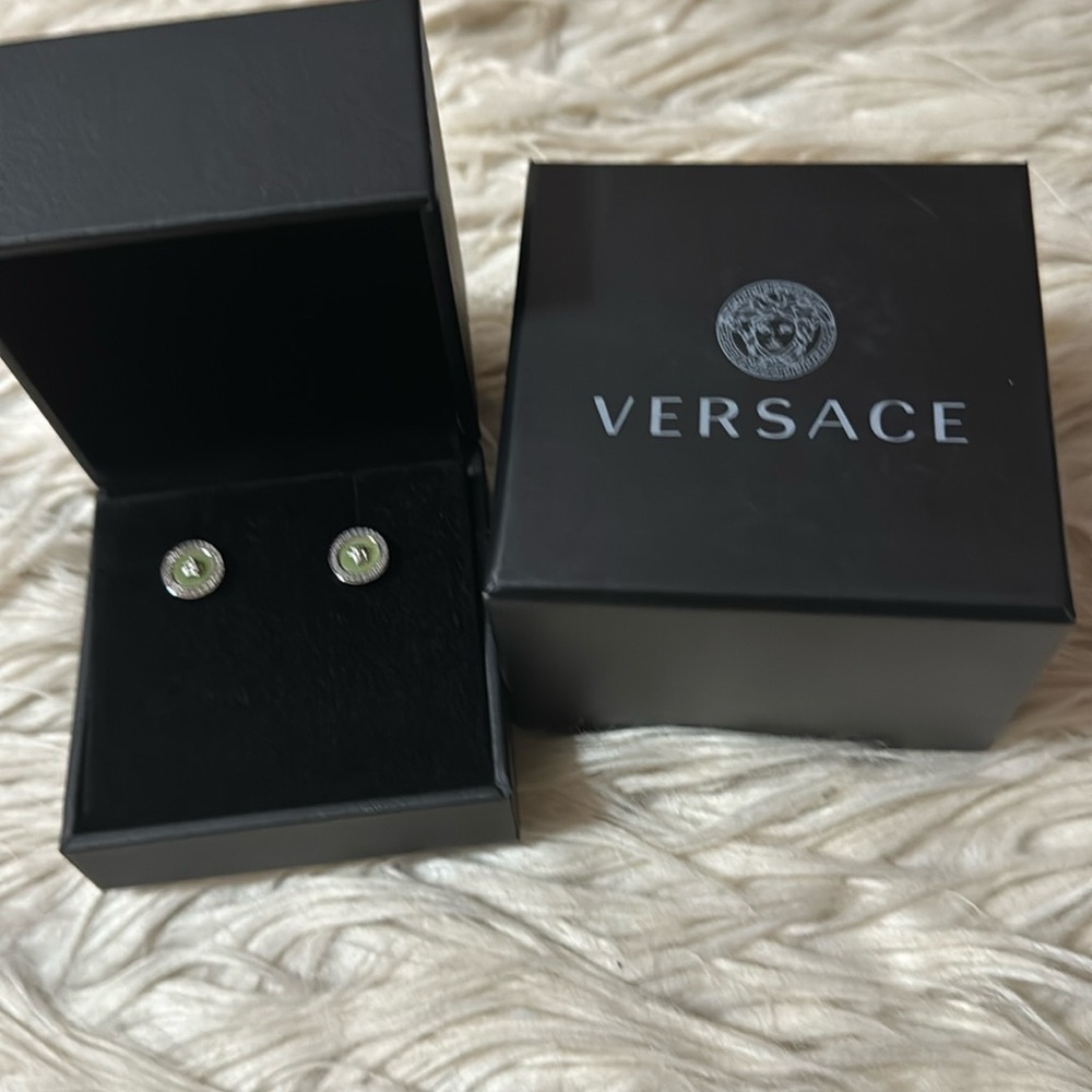 New in box Versace silver Medusa green stud earrings - Picture 1 of 5